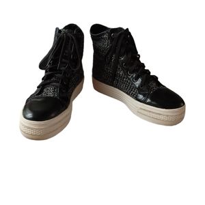 High Top Sneaker Women Size 8 Black/White
